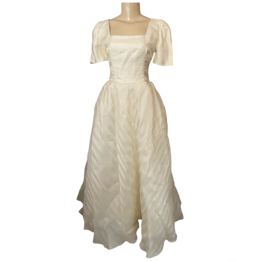 RAIMON BUNDO A Line Minimalist Square Neckline Silk Blend Wedding Dress Small